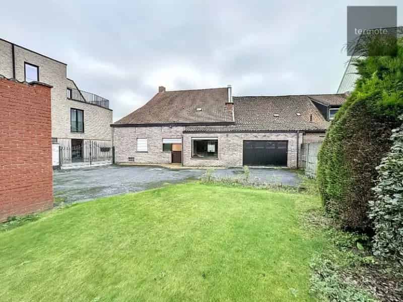 Twee Woonhuizen Te Koop