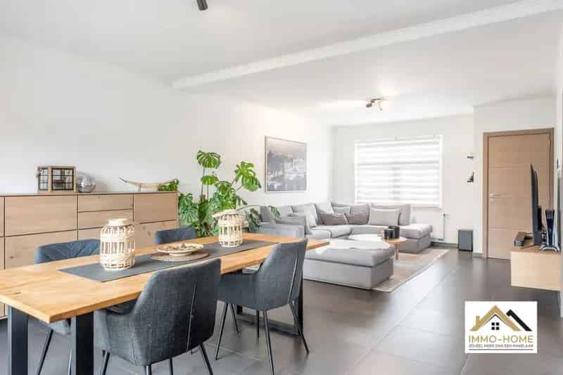 Ruime Recente Woning Pastorij Stijl