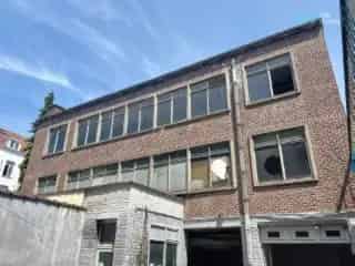 Magazijn Anderlecht 1000m² Woonvergunning Investering