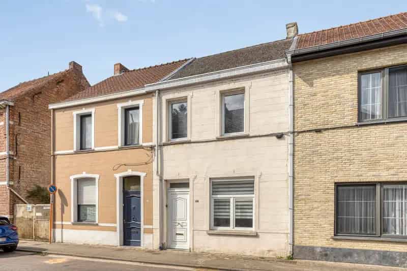 Op te frissen woning met potentieel in Zele