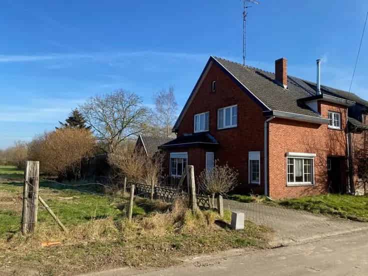 Huis Te Koop Kuringen: Te renoveren woning nabij E313