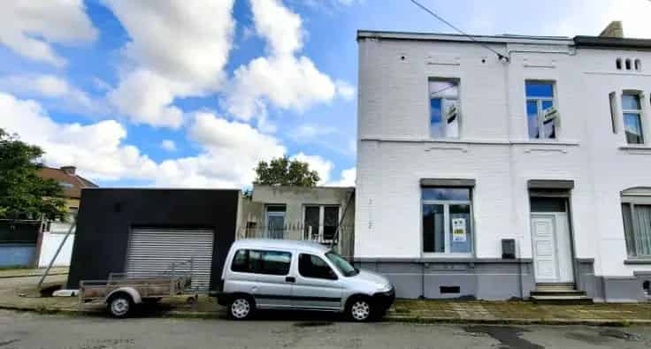 Huis Te Koop Nabij E42: Geheel gerenoveerd met 3 slaapkamers