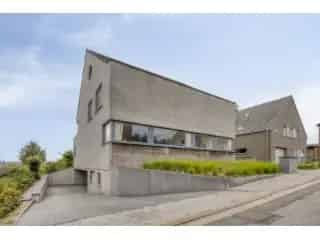 Villa te koop Sint-Pieters-Leeuw 4 slaapkamers grote garage EPC A