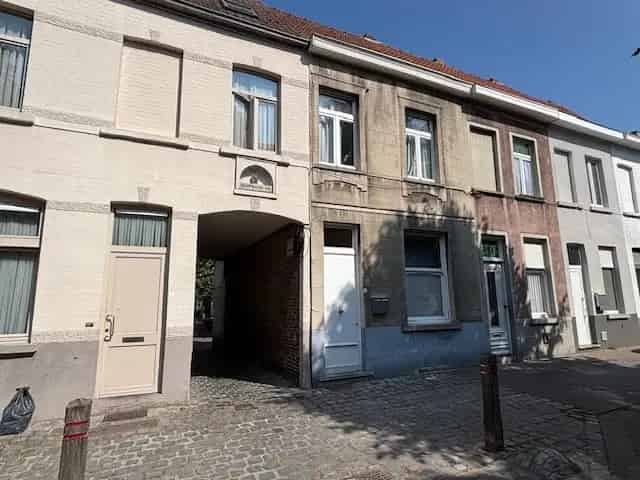 Te renoveren huis Sint-Amandsplein