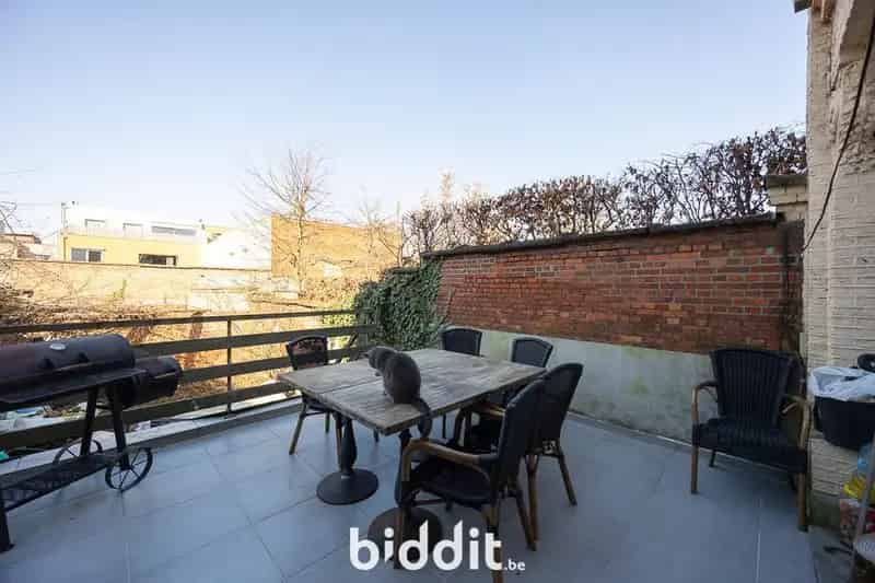 GOED GELEGEN STATIG HUIS MET TUIN EN MEERDERE WOONGELEGENHEDEN