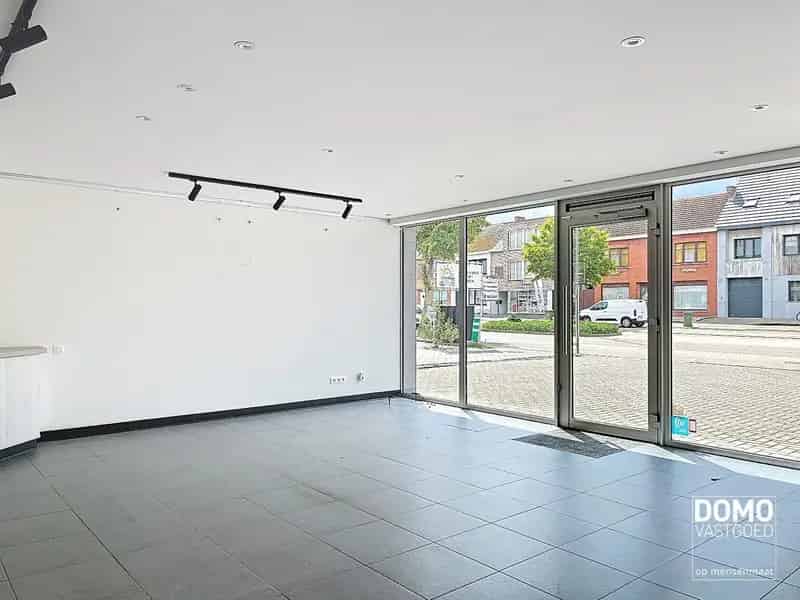 Handelspand met Appartement te Kermt
