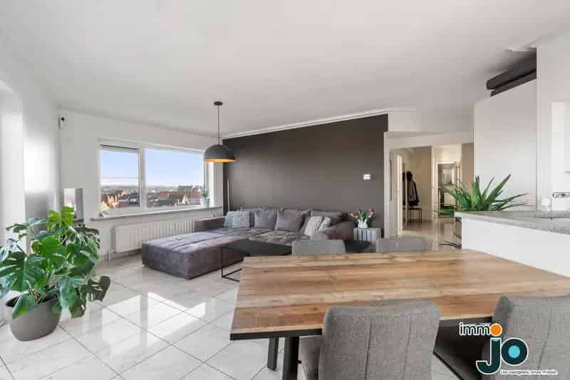 Lichtrijk Hoekappartement te Oostende 2 slaapkamers Zuidgericht terras
