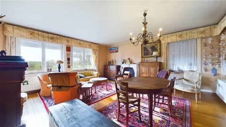 Huis te Koop Lesve 4 slaapkamers grote tuin