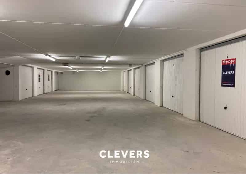 Garagebox te koop De Haan - Afgesloten garage met kantelpoort