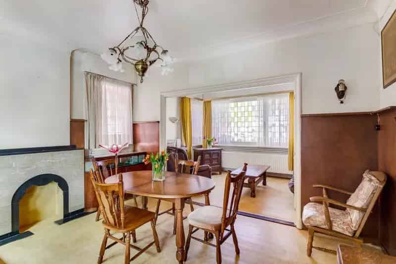 Te renoveren art deco woning 3 slaapkamers ruime zolder zuidtuin