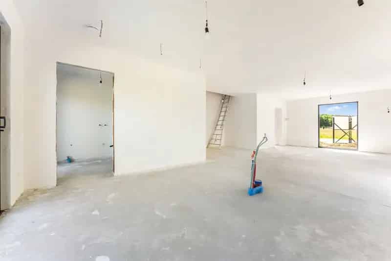 KWALITATIEF EN ENERGIENEUTRALE WONING OP RUSTIG GELEGEN PERCEEL TE PAAL