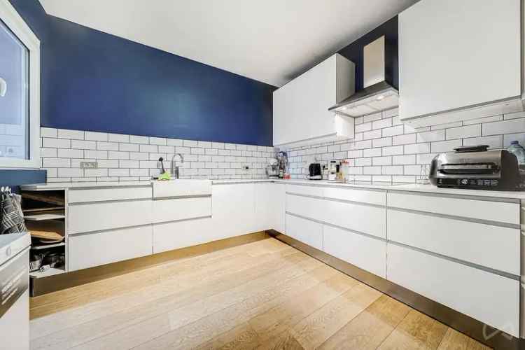 Te koop appartement met drie slaapkamers in Forest met tuin en lift