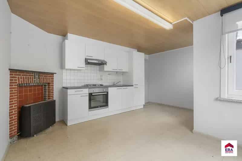 Huis te koop Pittem: Ruime halfopen woning met zolder en tuin