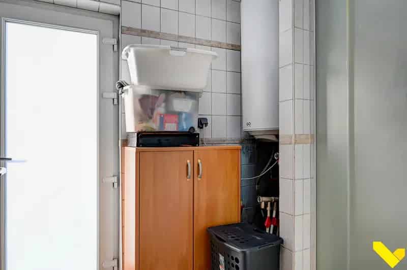 Woning met 3 slaapkamers en frituur te koop