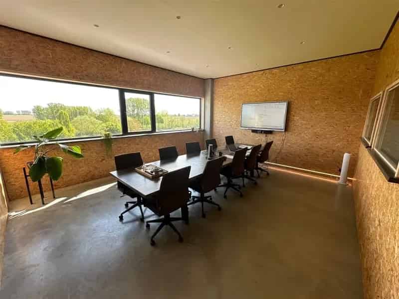 Kantoorruimte 150m² te huur Kantoorruimte inclusief faciliteiten