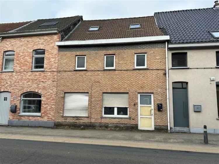 Huis te koop renovatiewoning met 3 slaapkamers en tuin dichtbij openbaar vervoer