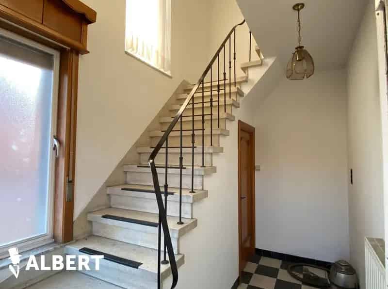 Te renoveren woning met loods 357m²