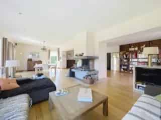 Villa te koop - Luxe eigendom met zwembad en tennisbaan