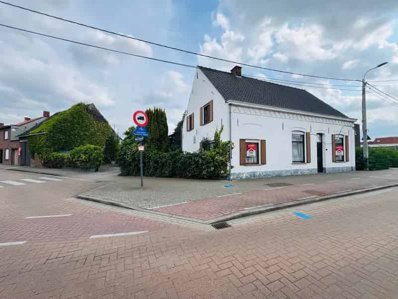 Te renoveren woning met stallen en weide