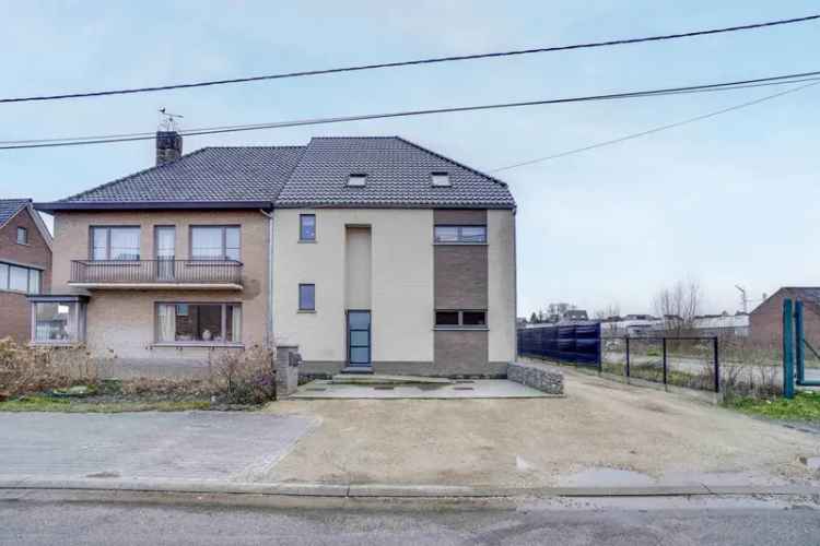 Gelijkvloers Appartement met Paardenfaciliteiten