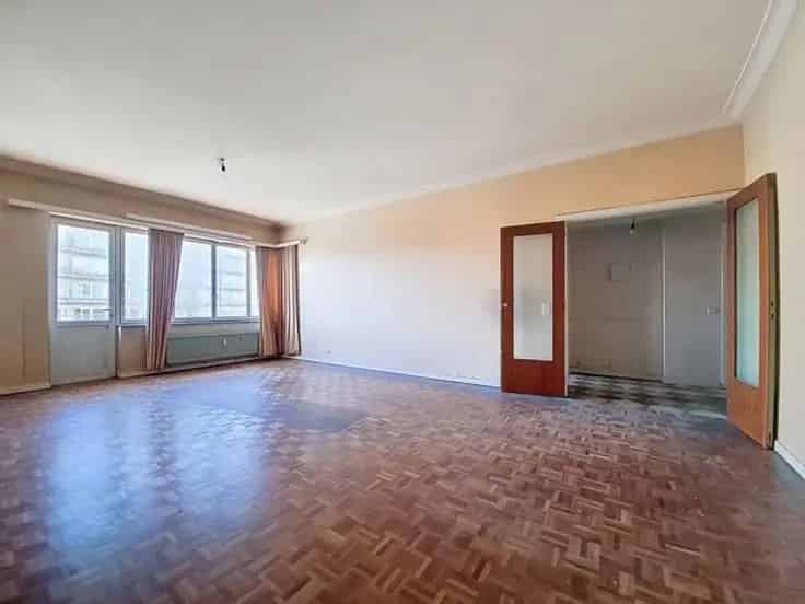 Te renoveren appartement 99m² nabij Sint-Julien