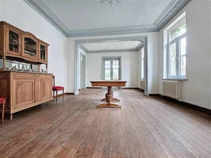 Huis Te Koop: Karaktervolle Eigendom met Uitbreidingsmogelijkheden