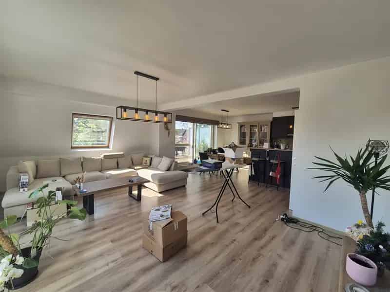 Appartement te koop: Instapklaar appartement met terras en autostaanplaats