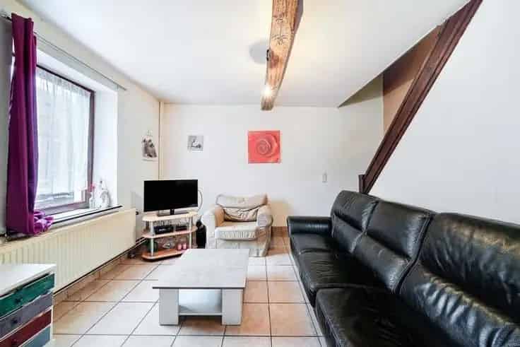 Huis Te Koop Profondeville: 147m² Driegevelhuis met Potentieel
