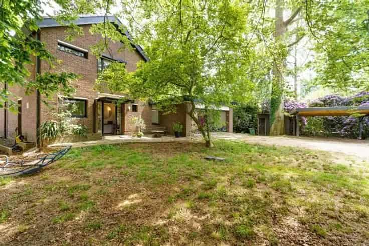 Huis Te Koop Brasschaat: 4 Slaapkamers, Groene Tuin, Vernieuwd Dak