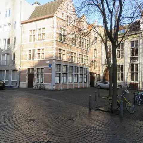 Te koop appartement met 1 slaapkamer in Stadswaag met lift