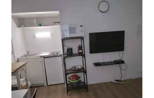 Huur 1 slaapkamer appartement van 700 m² in Brussels