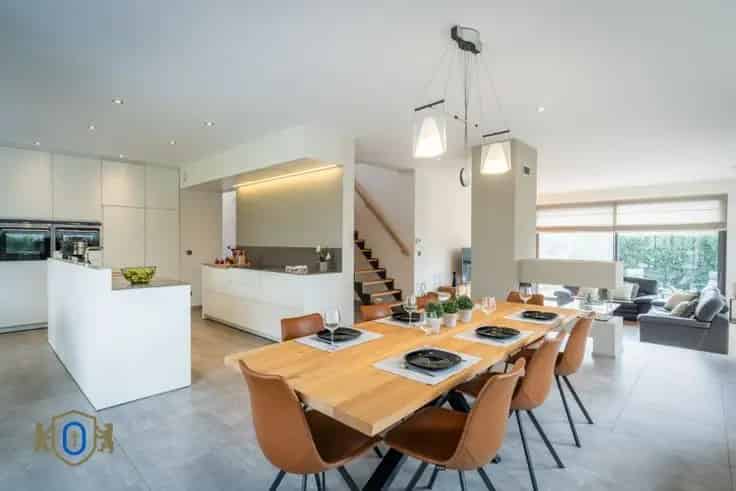 Huis Te Koop: Hedendaagse Villa met Garage Tuin