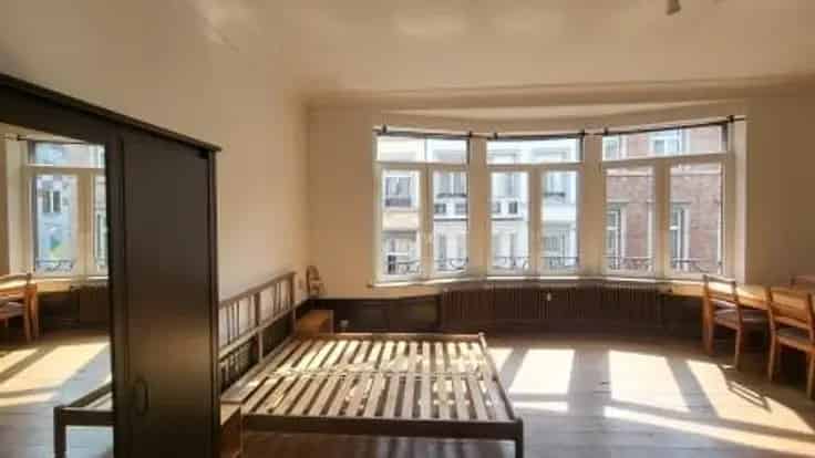 Appartementsblok Te Koop: 10 Koten Nabij Scholen en Station