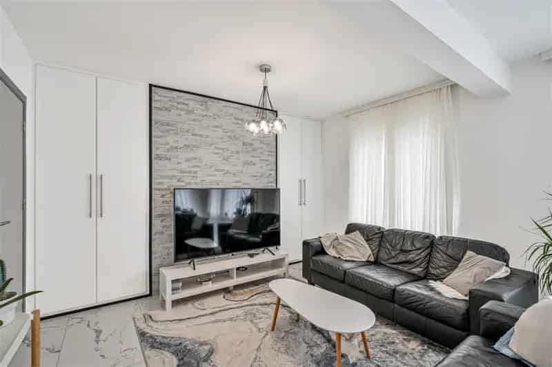 Appartement te koop Erembodegem: gerenoveerd, 2 slaapkamers, terras, garage