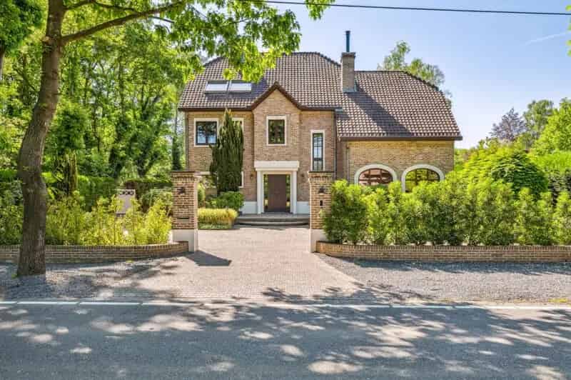 Villa Te Hasselt: Instapklare gezinswoning met zwembad