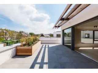 Penthouse te koop Ukkel 2 slaapkamers groot terras