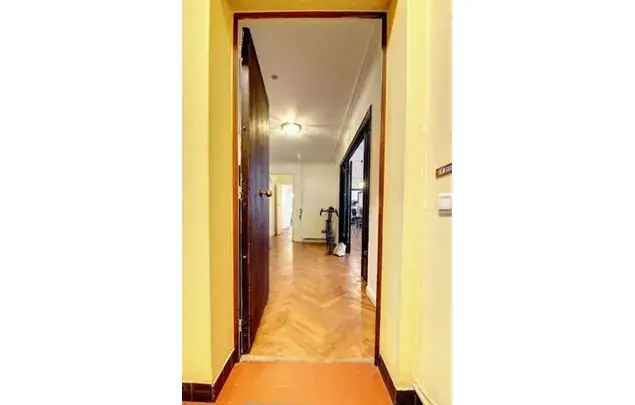 Huur 3 slaapkamer appartement van 135 m² in Brussels