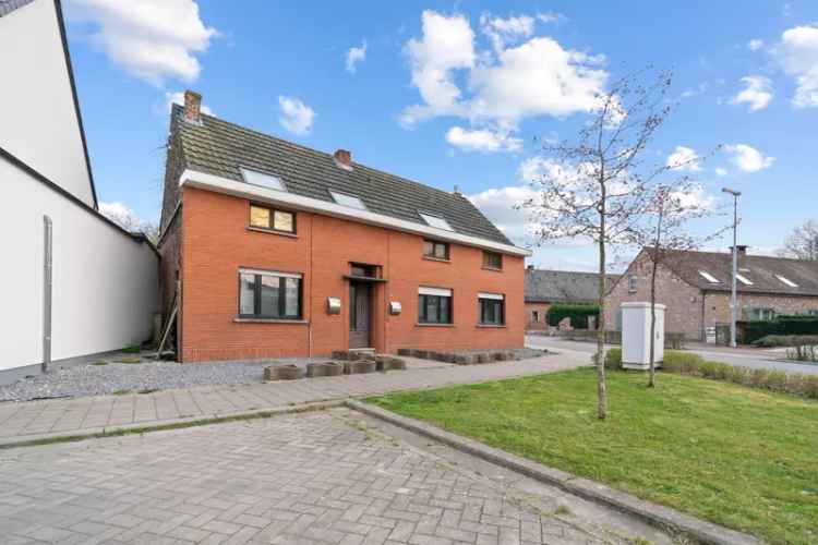 Te renoveren woning Zemst twee garages veel potentieel