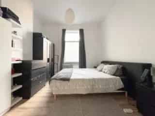 Huis te koop Sint-Gillis 5 appartementen Huuropbrengst 3696 euro