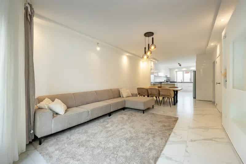 Appartement te koop Merkstem: Familie appartement met terras