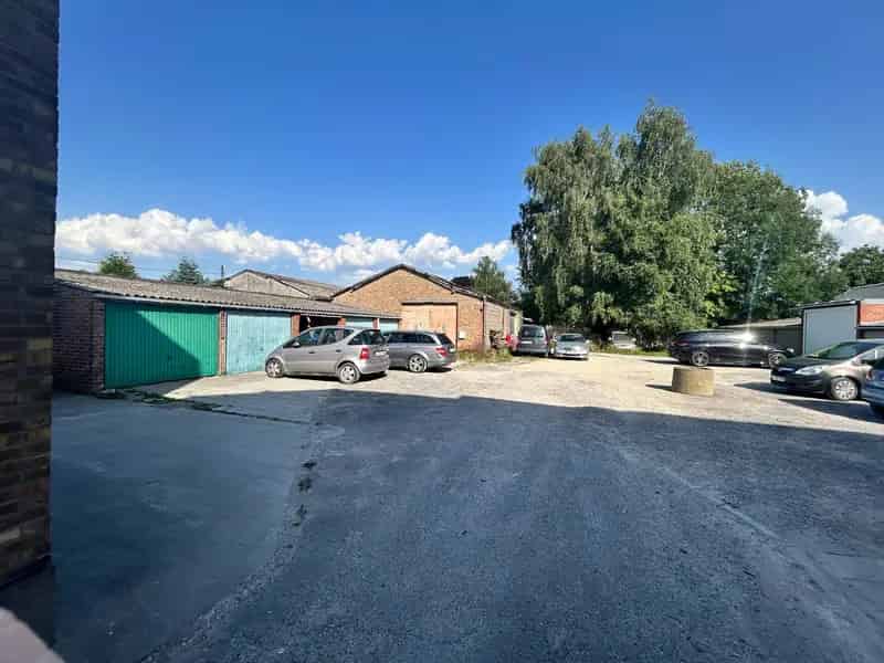 Appartementsgebouw te koop met 7 appartementen en 5 garages