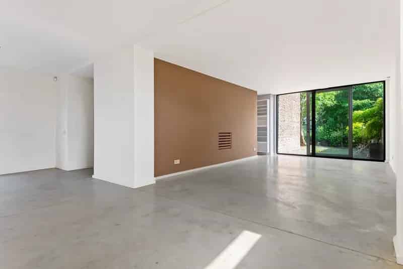 Vrijstaande Gemoderniseerde Woning Te Koop