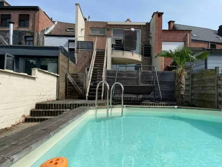 Duplex te Koop 2 slaapkamers Tuin Zwembad Garage