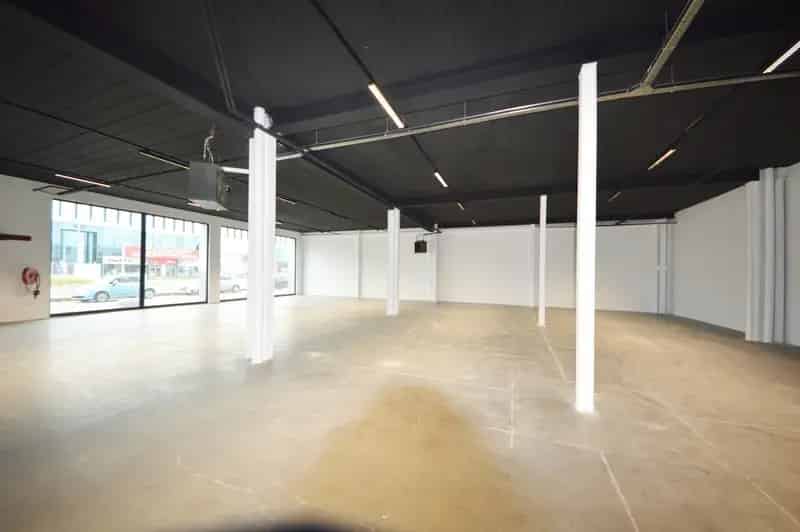 Commercieel Gebouw te Huur Nabij McDonalds