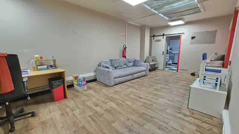 Appartement te koop Meulebeke: 2 slaapkamers, 285m² polyvalente ruimte, garage