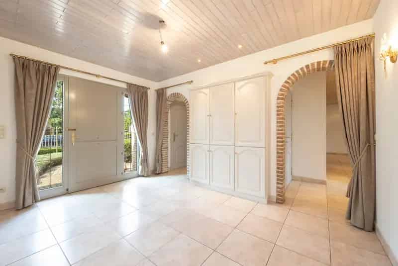Ruime Laagbouwwoning met Magazijn Zandhoven