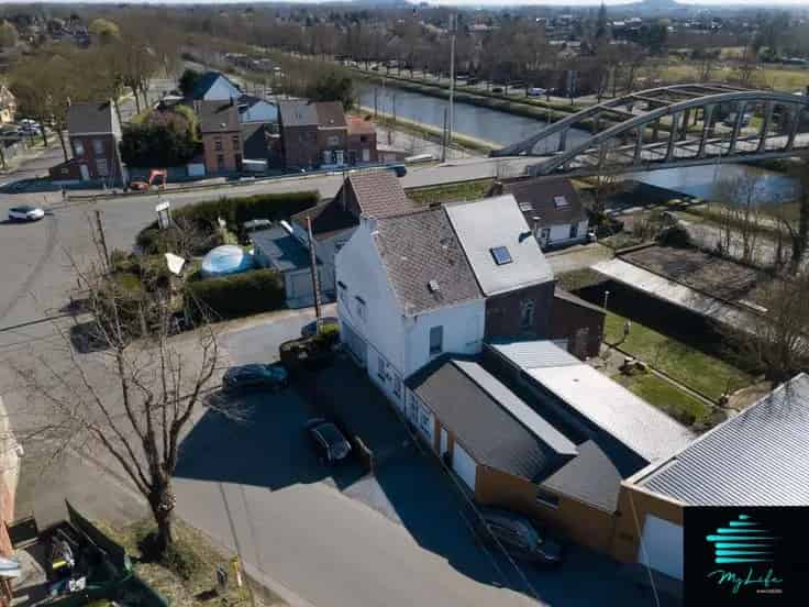 Huis Te Koop Ghlin: Ruime woning te renoveren
