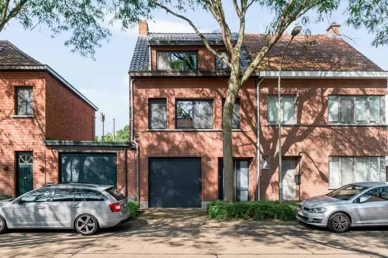 Gerenoveerde woning te Brasschaat met 4 slaapkamers en ruime tuin