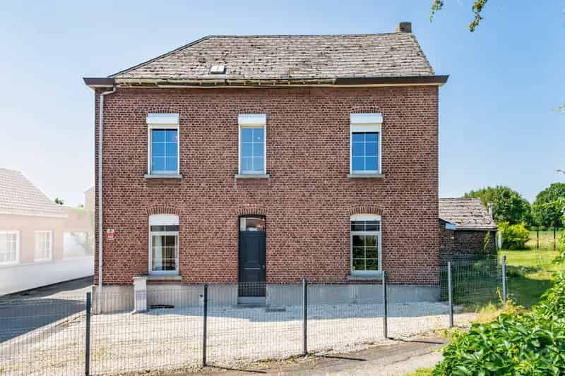 Huis te huur 4 slaapkamers grote tuin en garage