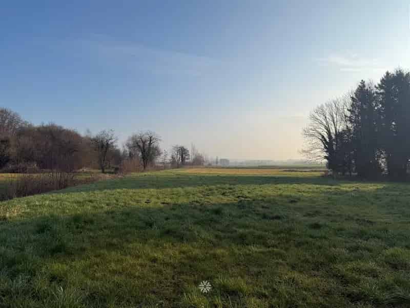 Bouwgrond Celles: Rustig Gelegen met Weids Zicht